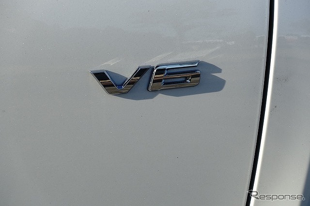 ヴェルファイア　V6　見分け方　リアエンブレム