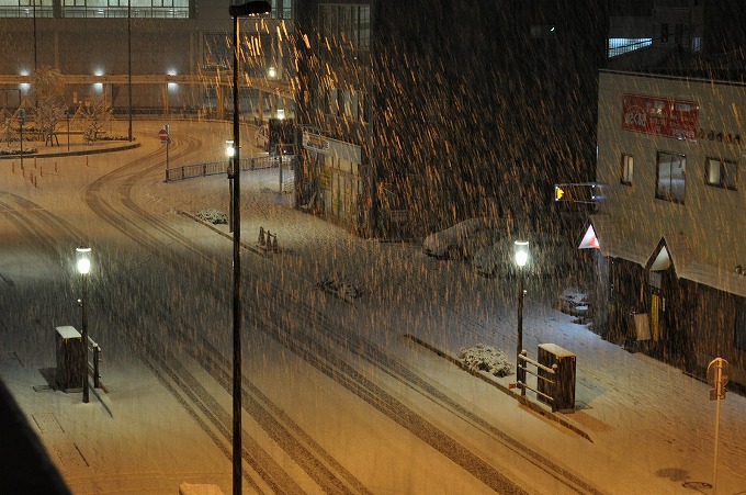 ヴェルファイア 雪道 2wd 雪の夜